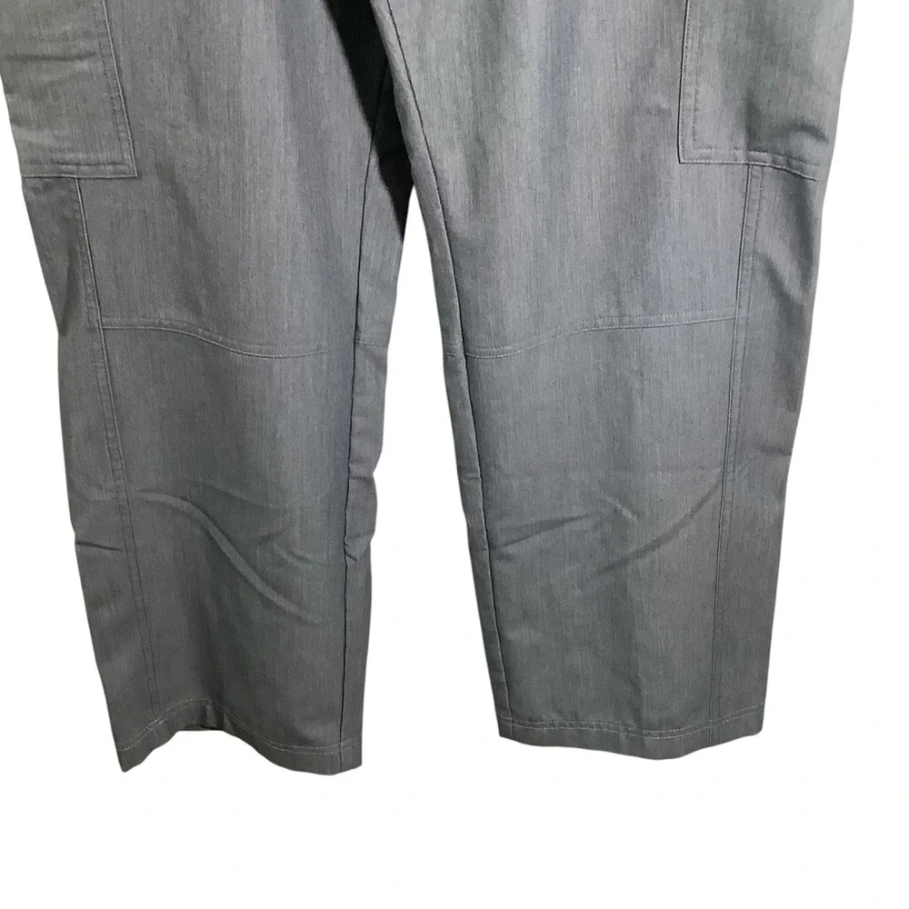 Figs Men’s Axim Cargo Scrub Pants in Graphite